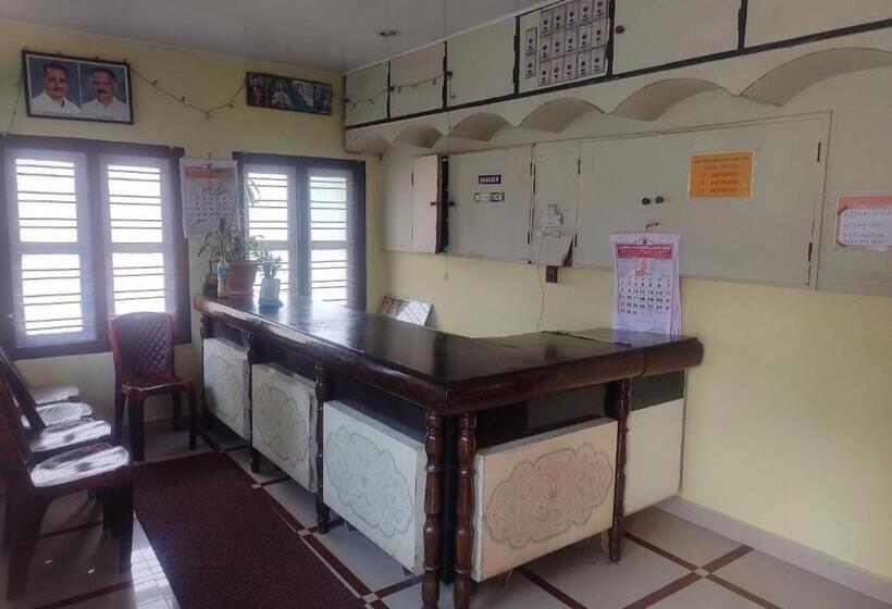 בית מלון כפרי Spot On Neela Tourist Home