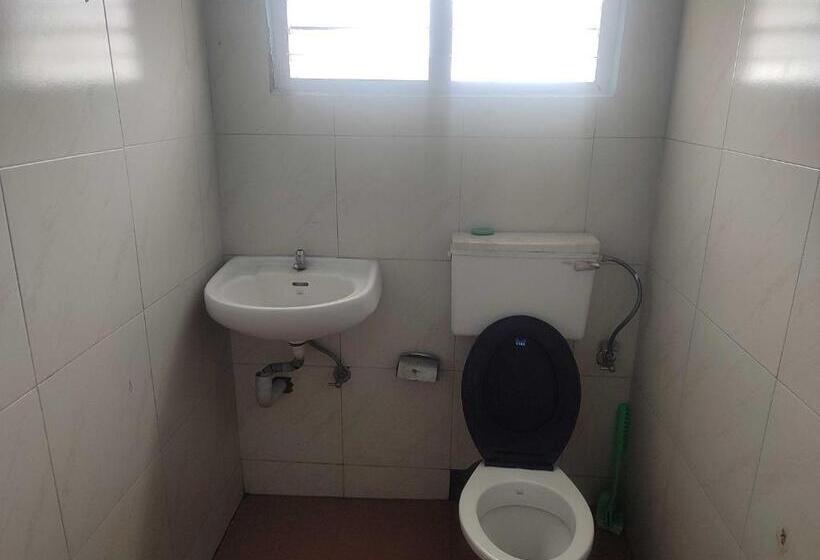 בית מלון כפרי Spot On Neela Tourist Home