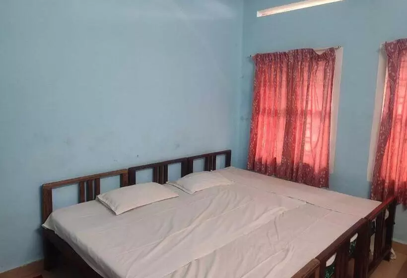 Hotelli Spot On Neela Tourist Home