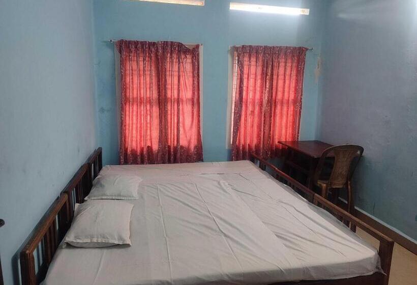 בית מלון כפרי Spot On Neela Tourist Home