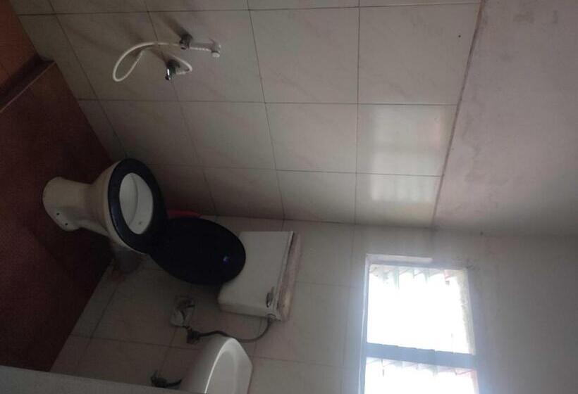 בית מלון כפרי Spot On Neela Tourist Home