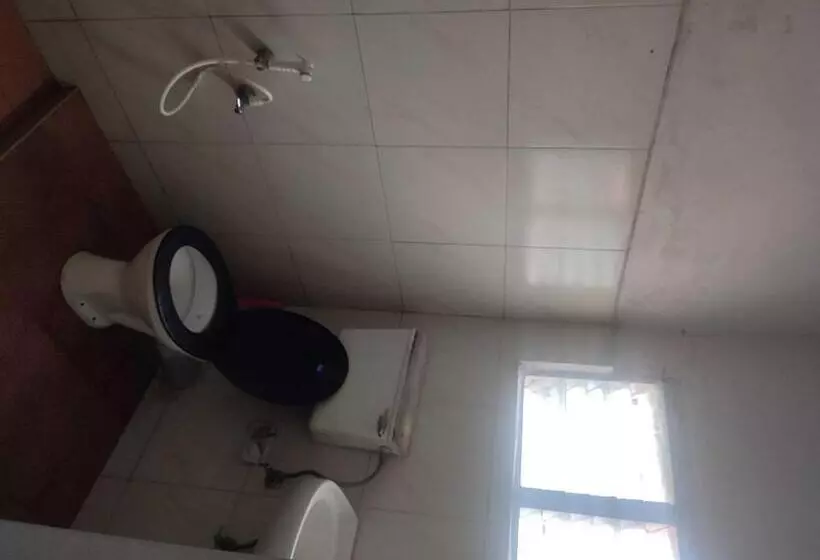Hotelli Spot On Neela Tourist Home
