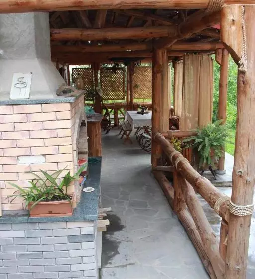 تختخواب و صبحانه Van Garden