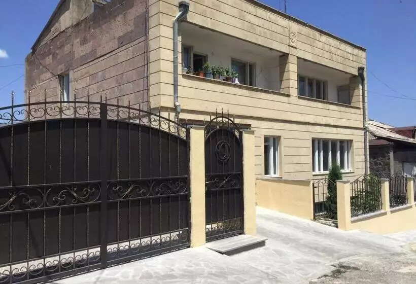 تختخواب و صبحانه Van Garden