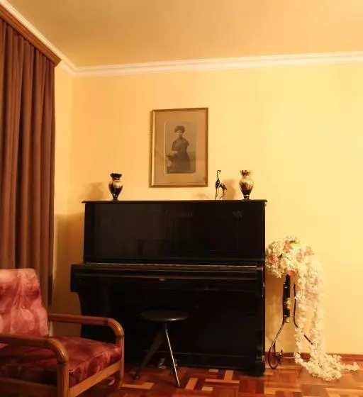 تختخواب و صبحانه Van Garden