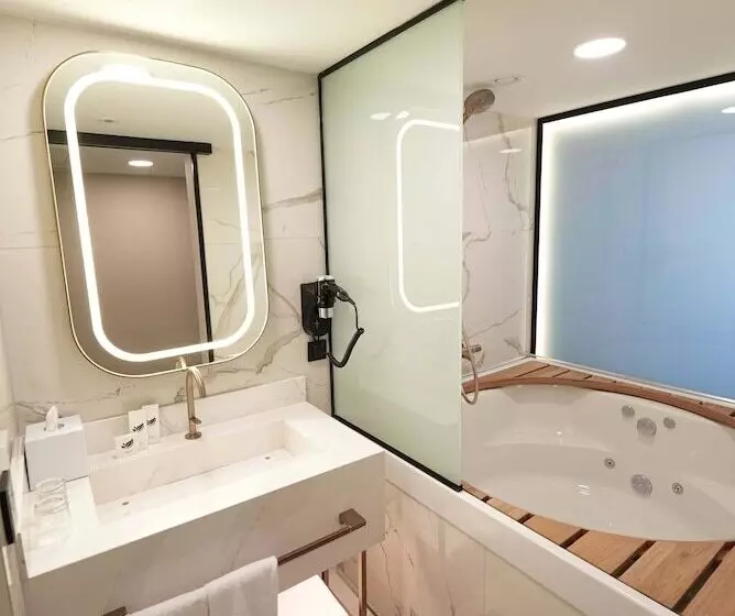 Boreas Hotel, Trademark Collection By Wyndham