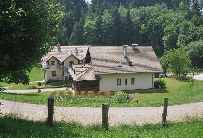 تختخواب و صبحانه Tourist Farm Pr Dovar