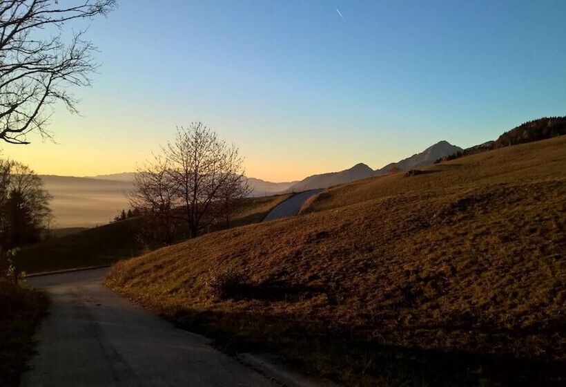 تختخواب و صبحانه Tourist Farm Pr Dovar