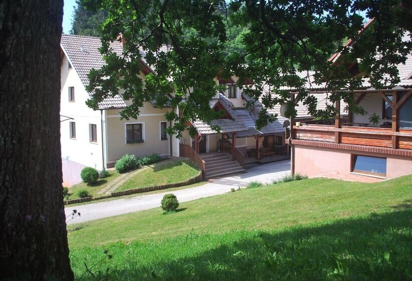 تختخواب و صبحانه Tourist Farm Pr Dovar