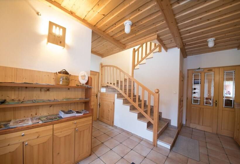 تختخواب و صبحانه Tourist Farm Pr Dovar