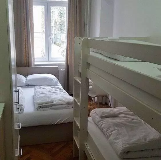 C   Punkt Hostel