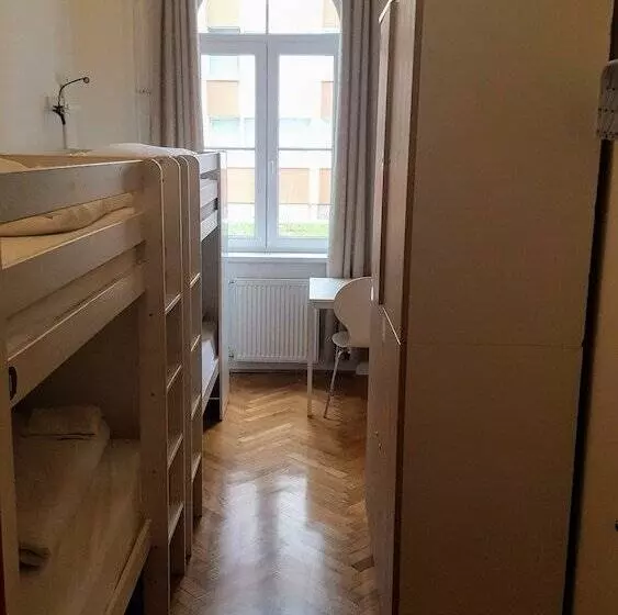 C   Punkt Hostel