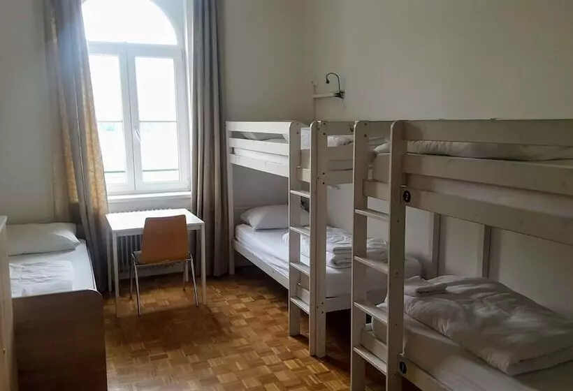 C   Punkt Hostel