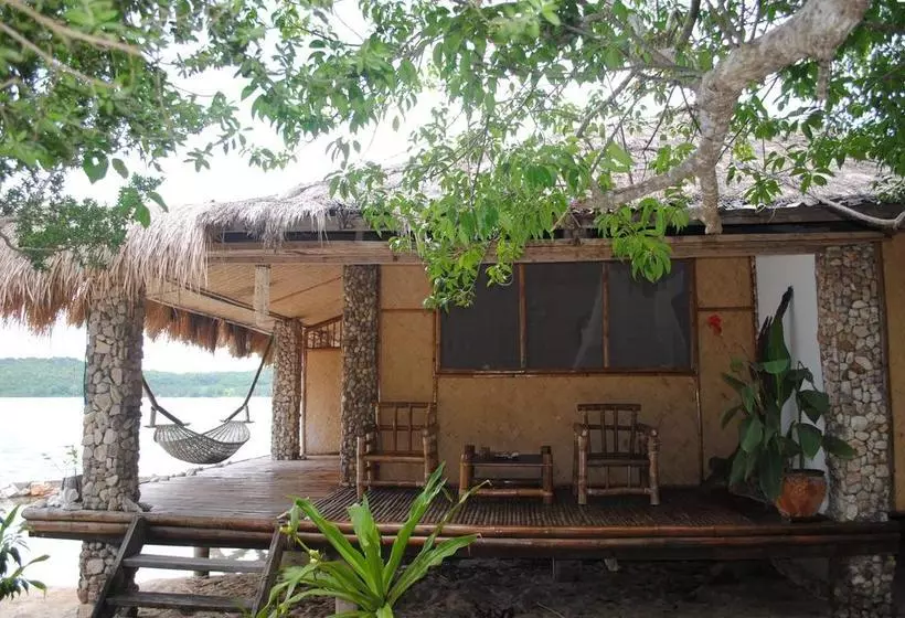 Coral Bay Beach And Dive Resort