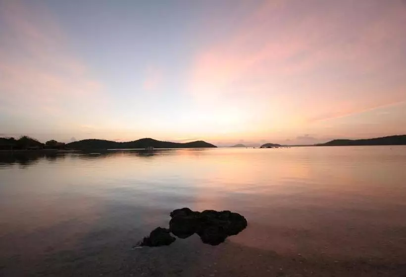 Coral Bay Beach And Dive Resort
