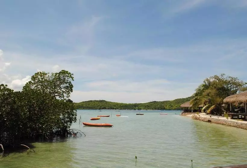 Coral Bay Beach And Dive Resort