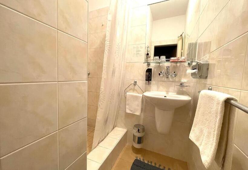 Отель Art Pension Dans Le Parc