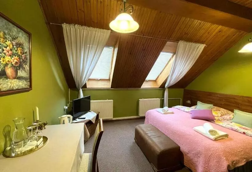 Hotelli Art Pension Dans Le Parc