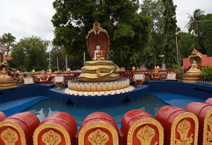 هتل The Floral Breeze Wun Zin