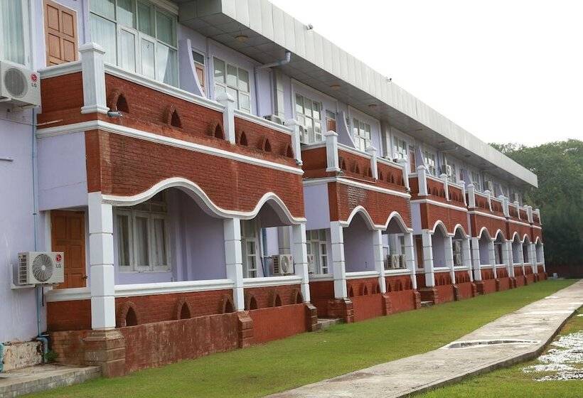 هتل The Floral Breeze Wun Zin