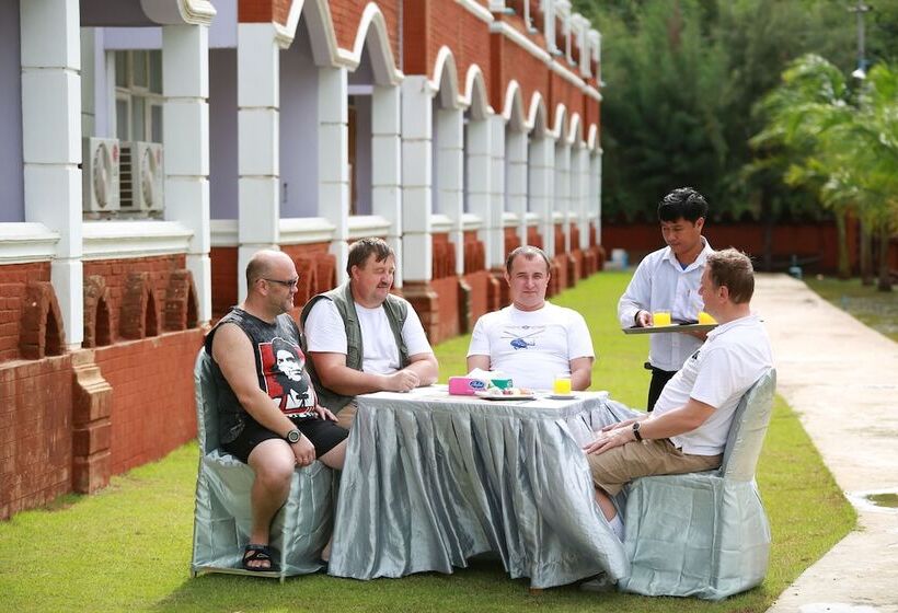 هتل The Floral Breeze Wun Zin