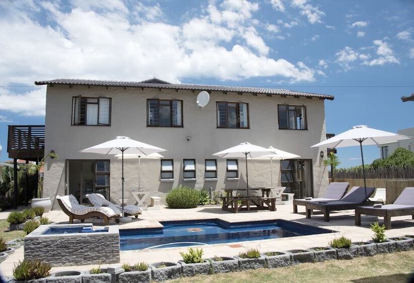 هاستل Afrovibe Beach Villa