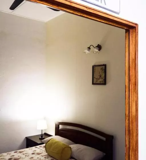 Sojourn Beds & Cafe   Hostel