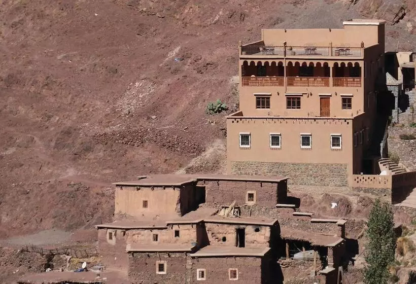 تختخواب و صبحانه Dar Aymane