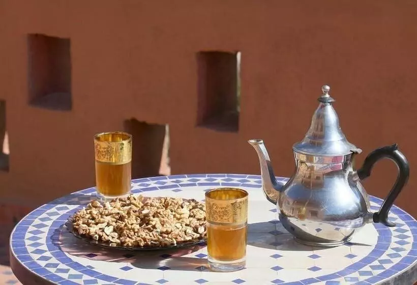 تختخواب و صبحانه Dar Aymane