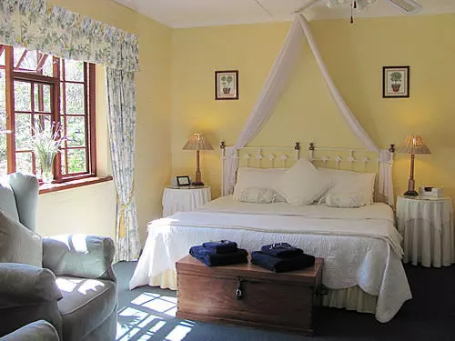 تختخواب و صبحانه Kingfisher Country House