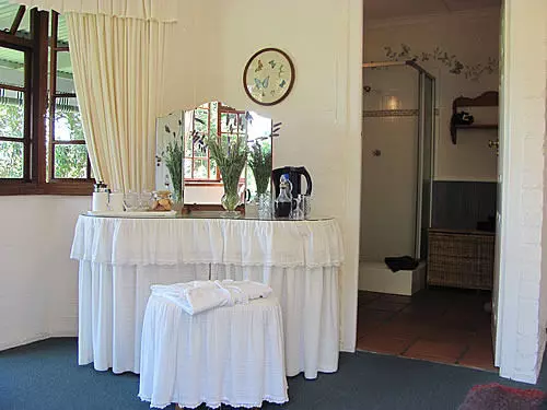 تختخواب و صبحانه Kingfisher Country House