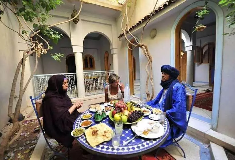 تختخواب و صبحانه Riad De Reve
