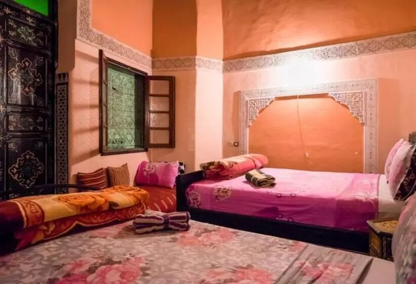 تختخواب و صبحانه Riad Malak