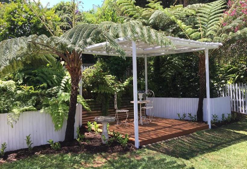 민박 The White Manor