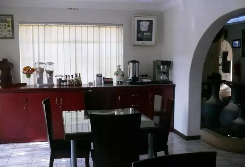تختخواب و صبحانه Wharawhara Guesthouse
