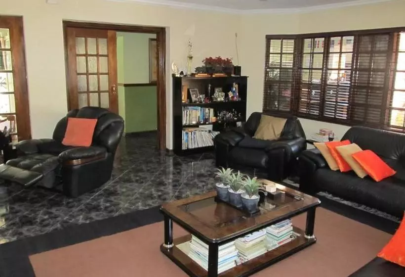 تختخواب و صبحانه Wharawhara Guesthouse