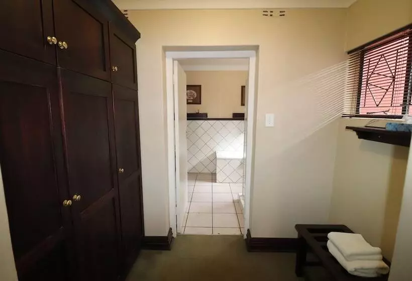 هتل Kimberley Club Guesthouse