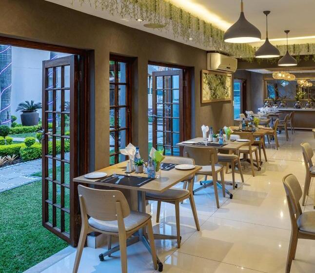 호텔 The Cycad Lodge & Chalets