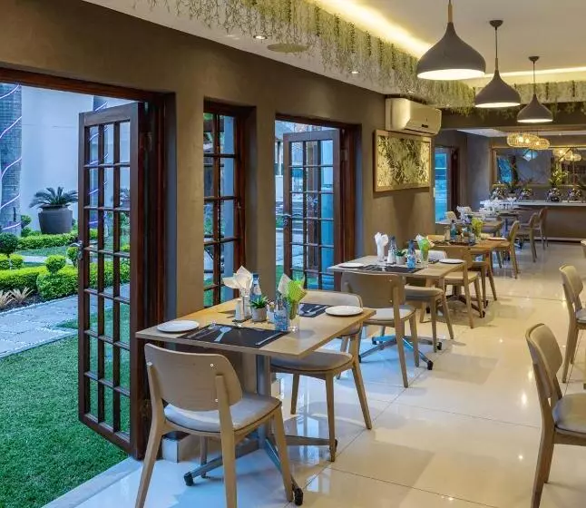 Hotelli The Cycad Lodge & Chalets