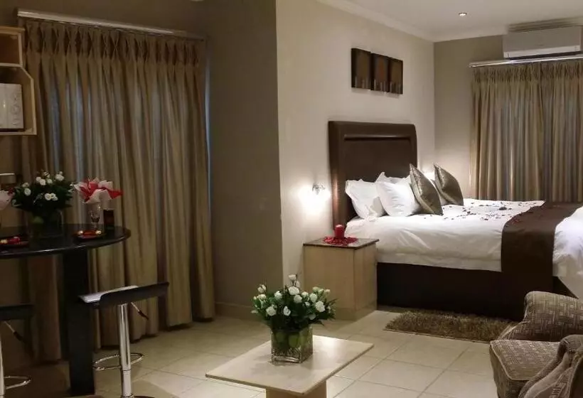 Hotelli The Cycad Lodge & Chalets