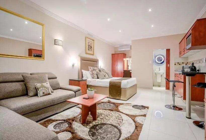 Hotelli The Cycad Lodge & Chalets