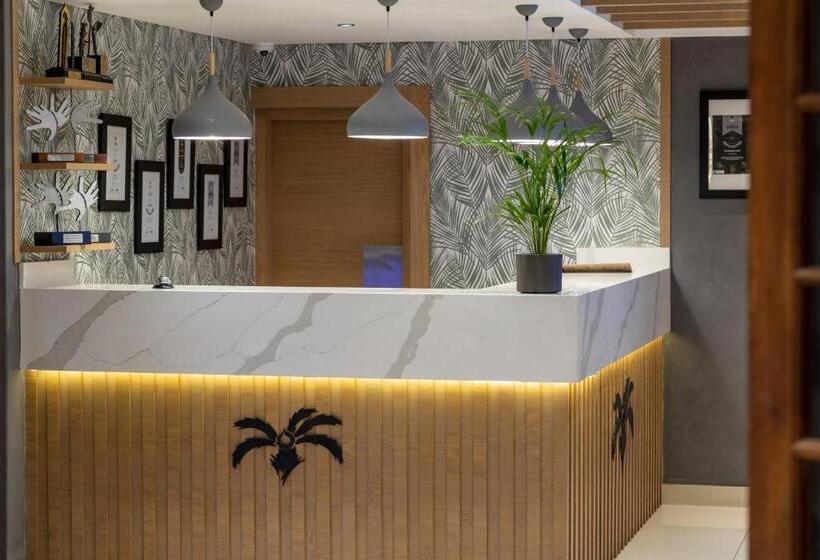 호텔 The Cycad Lodge & Chalets