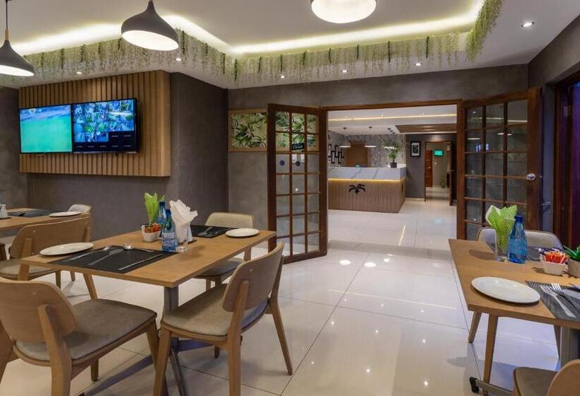 호텔 The Cycad Lodge & Chalets