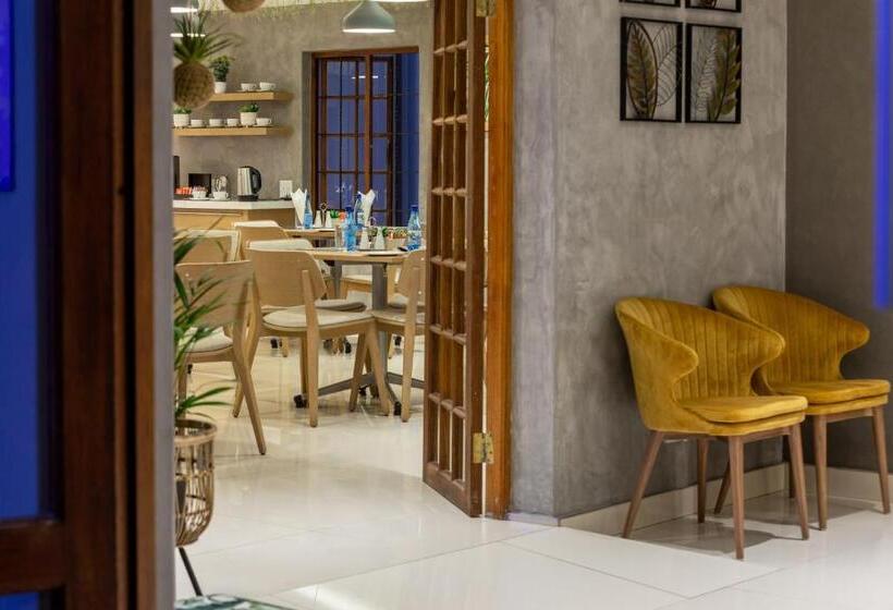 호텔 The Cycad Lodge & Chalets