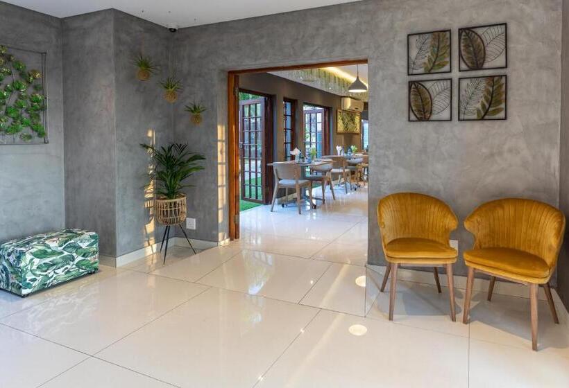 호텔 The Cycad Lodge & Chalets