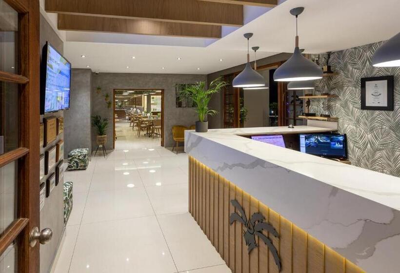 호텔 The Cycad Lodge & Chalets