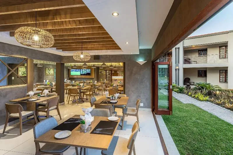 هتل The Cycad Lodge & Chalets