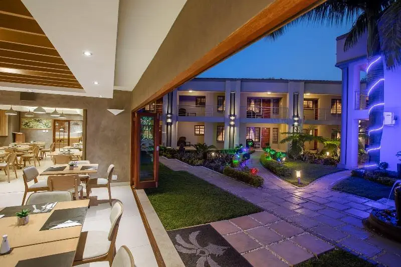 هتل The Cycad Lodge & Chalets