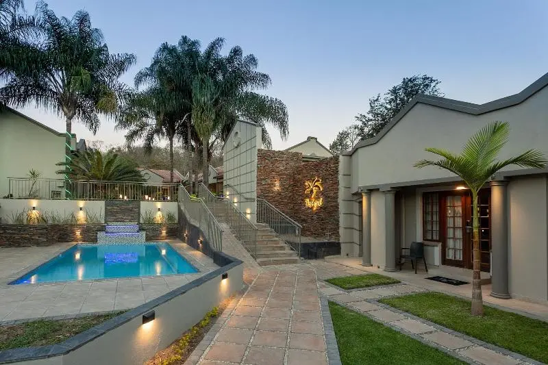 هتل The Cycad Lodge & Chalets