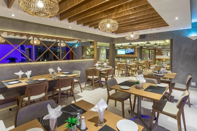 هتل The Cycad Lodge & Chalets